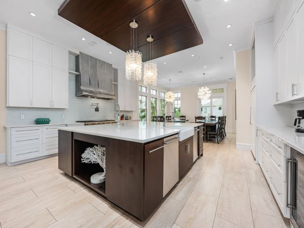 Eight Bedroom Luxury Vacation Pool Home in Destin