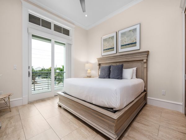 Eight Bedroom Luxury Vacation Pool Home in Destin