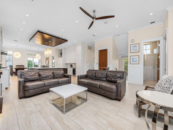 Eight Bedroom Luxury Vacation Pool Home in Destin