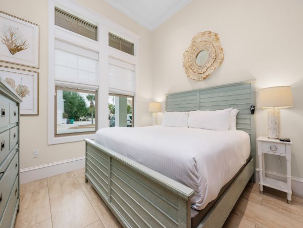 Eight Bedroom Luxury Vacation Pool Home in Destin