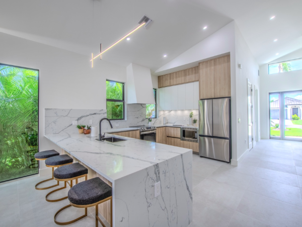Coastal Elegance Meets Modern Comfort - Stunning Beach House with Pool in Naples