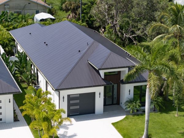 Coastal Elegance Meets Modern Comfort - Stunning Beach House with Pool in Naples