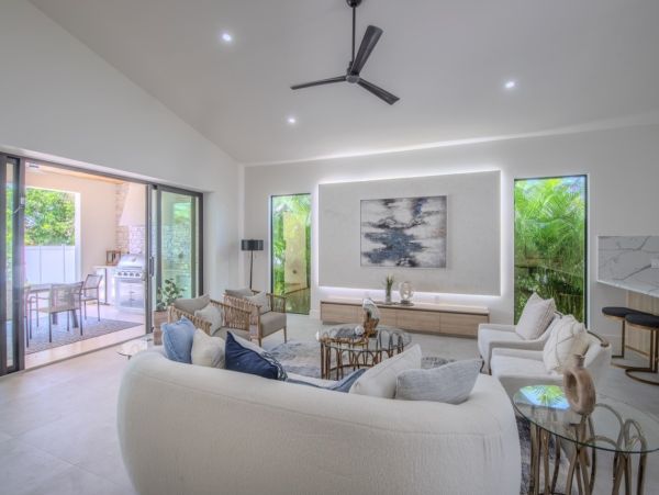 Coastal Elegance Meets Modern Comfort - Stunning Beach House with Pool in Naples