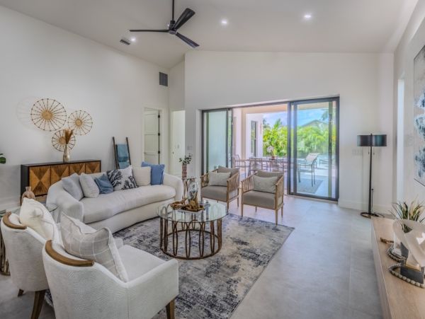 Coastal Elegance Meets Modern Comfort - Stunning Beach House with Pool in Naples