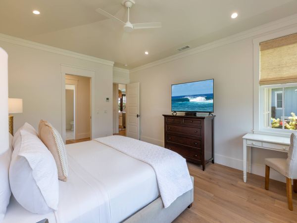 South Shore Luxury Plantation Home Kauai Stroll to Poipu Beach