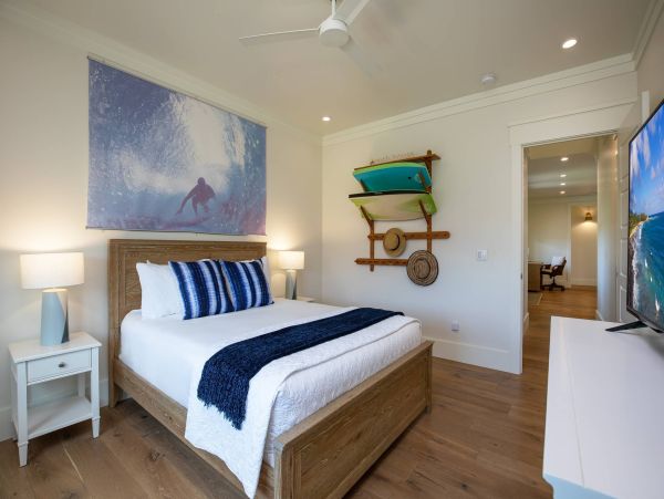 South Shore Luxury Plantation Home Kauai Stroll to Poipu Beach