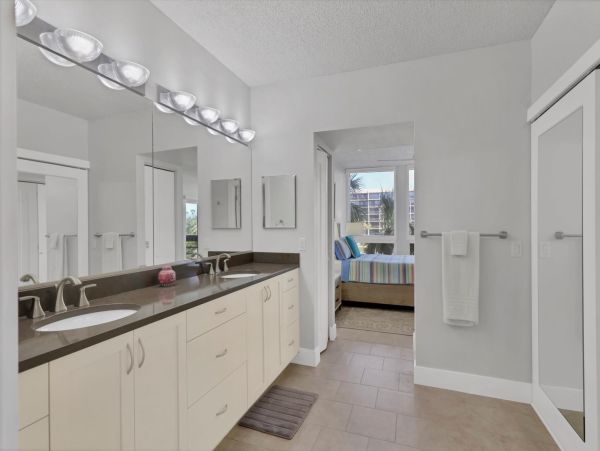 Longboat Key Vacation Rental - Florida Beachfront Condo with Pool & Tennis