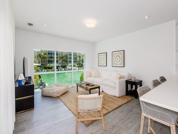 Stylish Four Bedroom Marco Island Pool Home