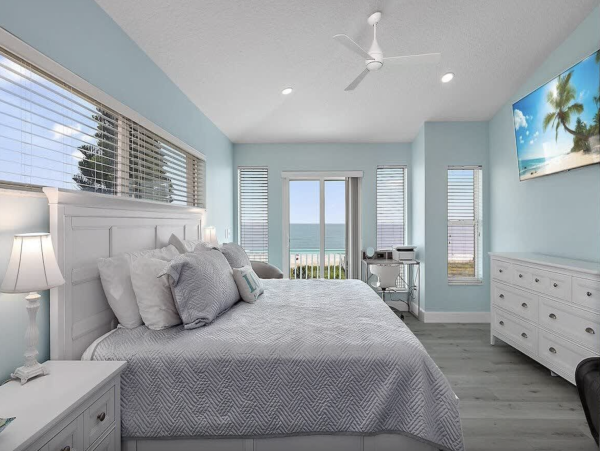 Beachfront Lovely Five Bedroom St. Augustine Pool Home