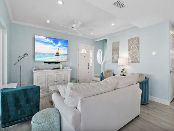 Beachfront Lovely Five Bedroom St. Augustine Pool Home