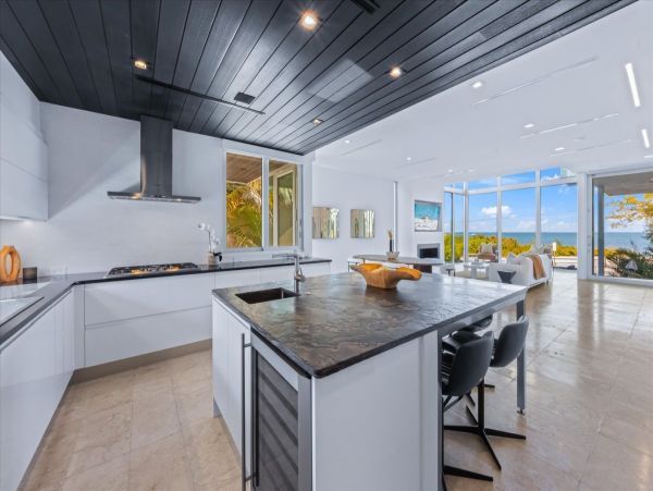 North Anna Maria Three Bedroom Luxurious Geatway Bay Beachfront