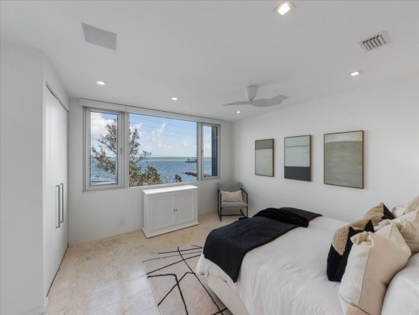 North Anna Maria Three Bedroom Luxurious Geatway Bay Beachfront