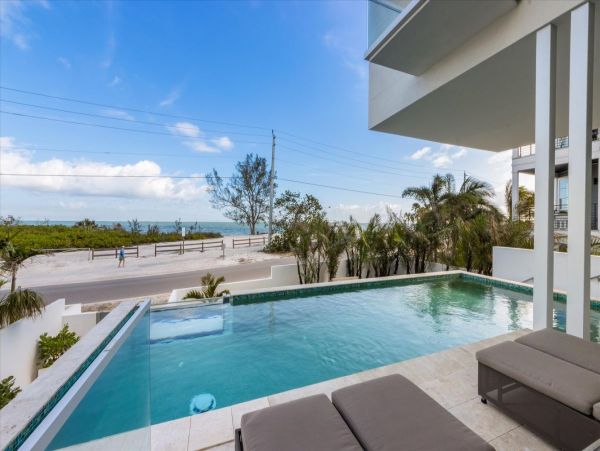 North Anna Maria Three Bedroom Luxurious Geatway Bay Beachfront