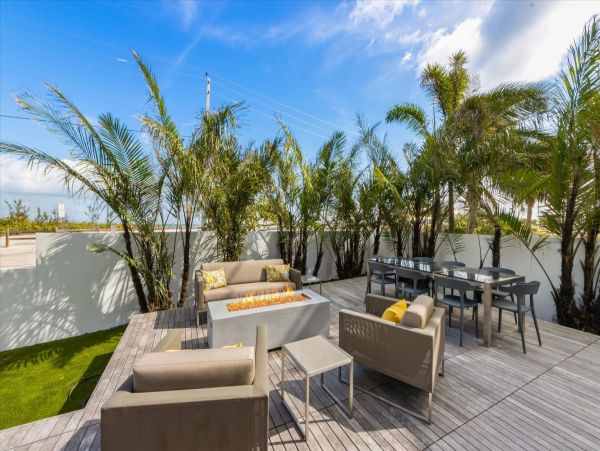 North Anna Maria Three Bedroom Luxurious Geatway Bay Beachfront