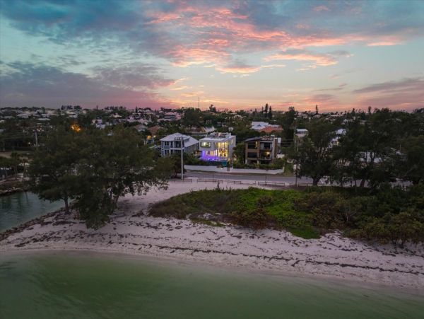 North Anna Maria Three Bedroom Luxurious Geatway Bay Beachfront