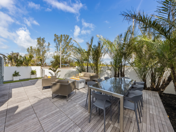North Anna Maria Three Bedroom Luxurious Geatway Bay Beachfront