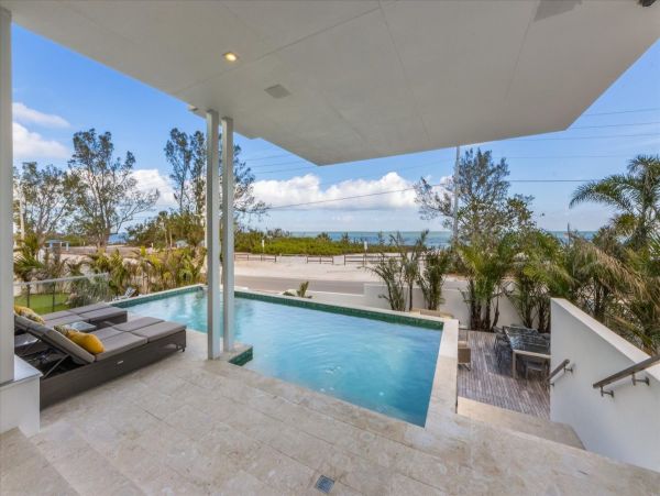 North Anna Maria Three Bedroom Luxurious Geatway Bay Beachfront