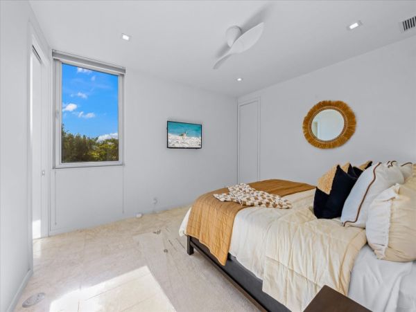 North Anna Maria Three Bedroom Luxurious Geatway Bay Beachfront