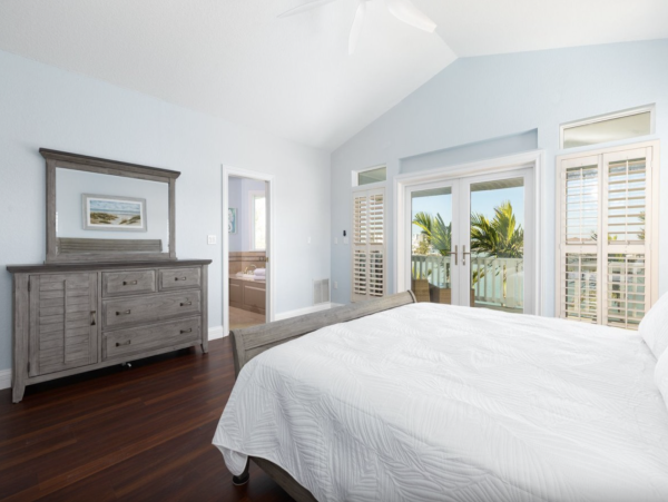 Intracoastal Waterfront Vacation Rental with Pool & Spa Treasure Island Luxury Home