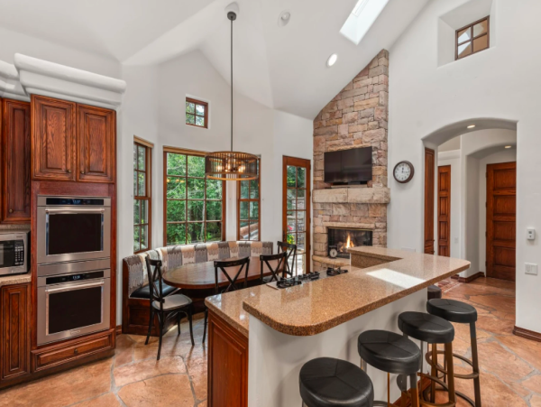 Luxurious Ski-In/Ski-Out Snowmass Chalet with Stunning Mountain Views