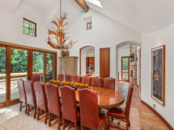 Luxurious Ski-In/Ski-Out Snowmass Chalet with Stunning Mountain Views