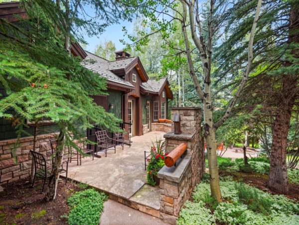 Luxurious Ski-In/Ski-Out Snowmass Chalet with Stunning Mountain Views