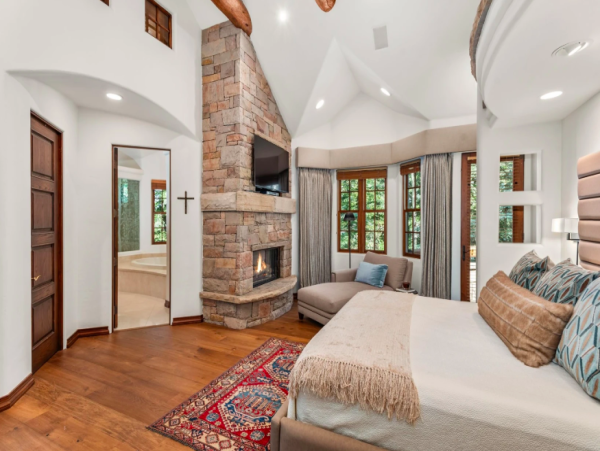 Luxurious Ski-In/Ski-Out Snowmass Chalet with Stunning Mountain Views