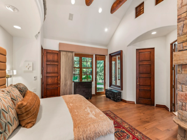 Luxurious Ski-In/Ski-Out Snowmass Chalet with Stunning Mountain Views