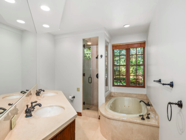 Luxurious Ski-In/Ski-Out Snowmass Chalet with Stunning Mountain Views