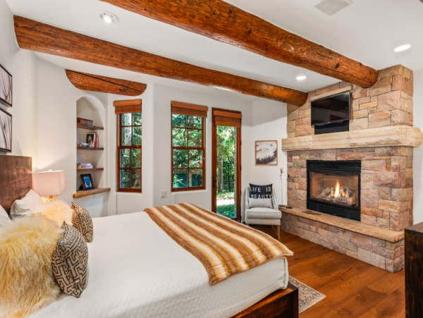 Luxurious Ski-In/Ski-Out Snowmass Chalet with Stunning Mountain Views