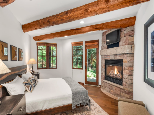 Luxurious Ski-In/Ski-Out Snowmass Chalet with Stunning Mountain Views