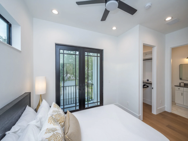 Luxury Sarasota Vacation Home with Pool & Guest House