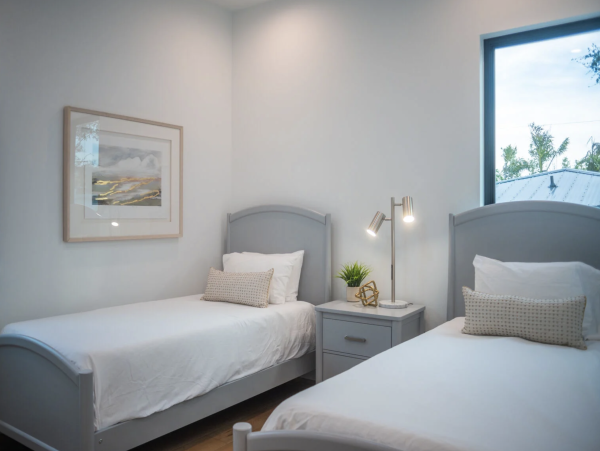 Luxury Sarasota Vacation Home with Pool & Guest House