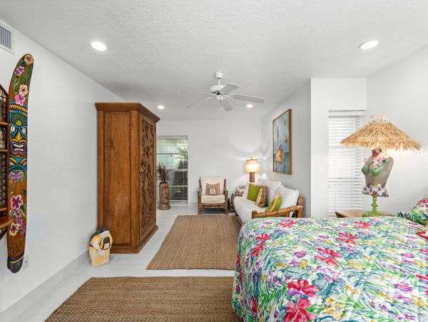 Longboat Key Elegant Waterfront Retreat with Private Dock & Pool