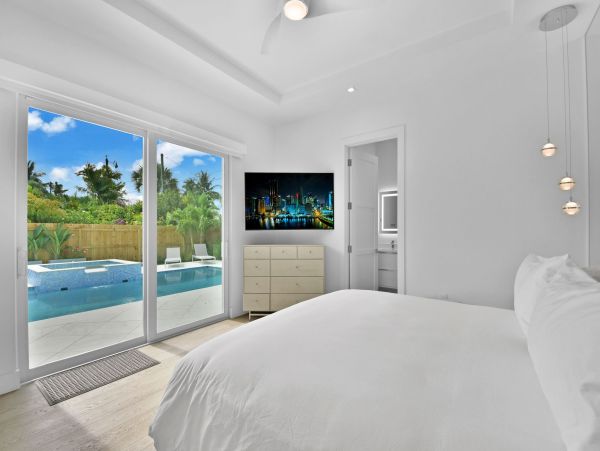 Delray Beach Beautiful Five Bedroom Vacation Home with Pool 5 Bedroom