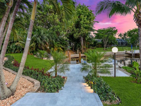 Boca Raton Lakeside Five Bedroom Upscale Vacation Rental Home