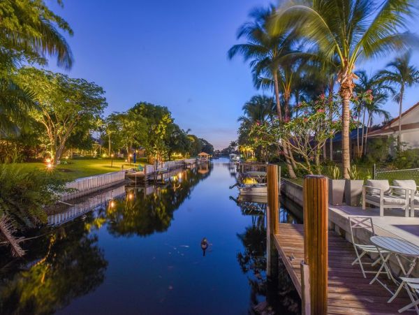Boca Raton Lakeside Five Bedroom Upscale Vacation Rental Home