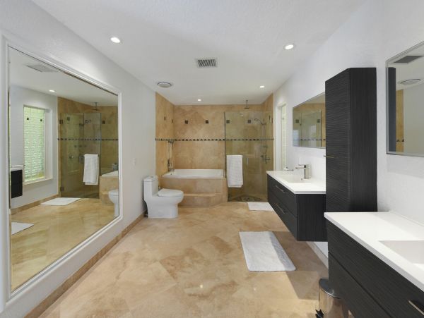 Boca Raton Lakeside Five Bedroom Upscale Vacation Rental Home