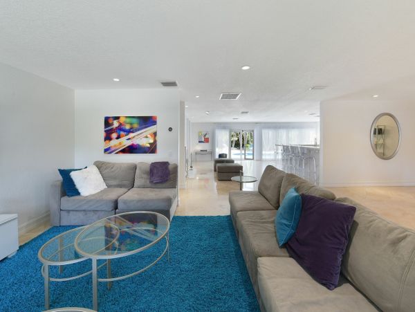 Boca Raton Lakeside Five Bedroom Upscale Vacation Rental Home