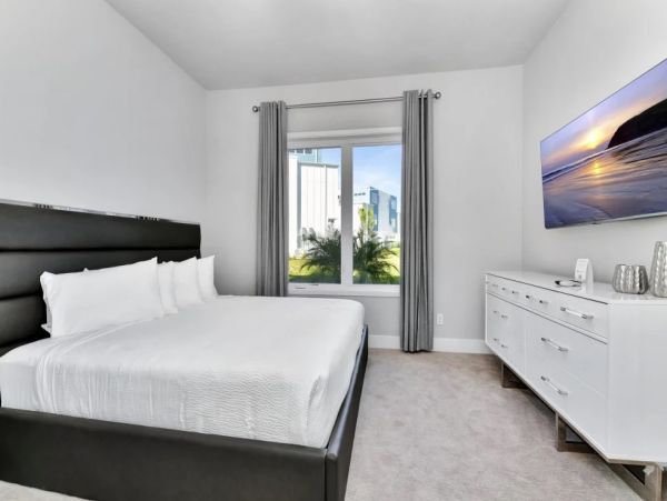 Orlando Four Bedroom Luxury Vacation Residence