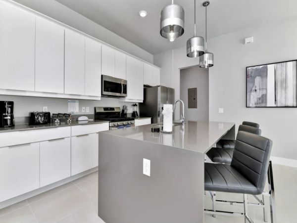 Orlando Four Bedroom Luxury Vacation Residence