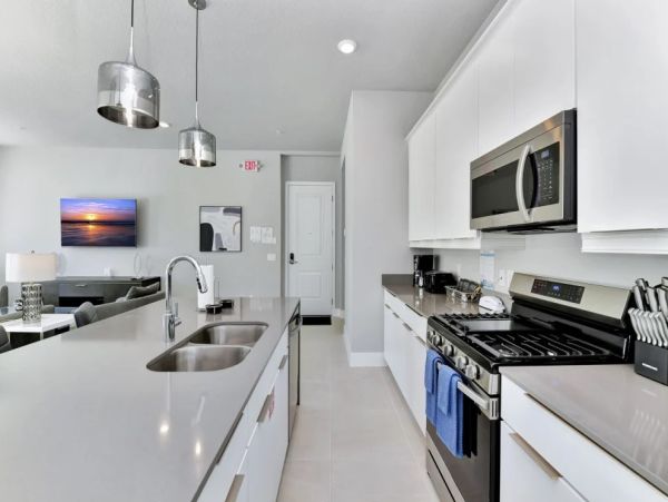 Orlando Four Bedroom Luxury Vacation Residence