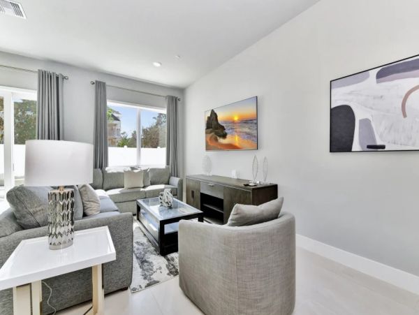 Orlando Four Bedroom Luxury Vacation Residence