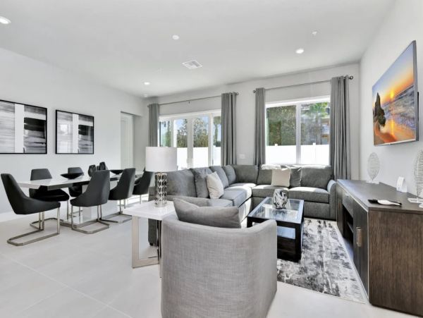Orlando Four Bedroom Luxury Vacation Residence