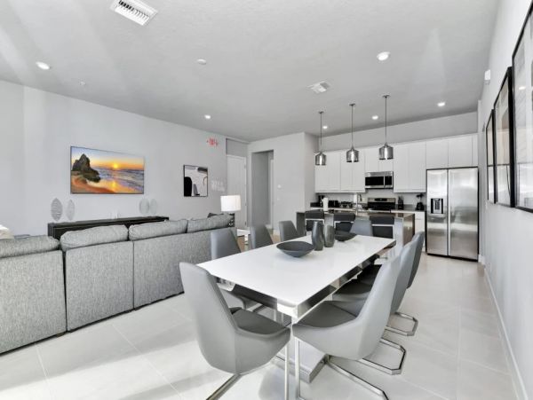 Orlando Four Bedroom Luxury Vacation Residence