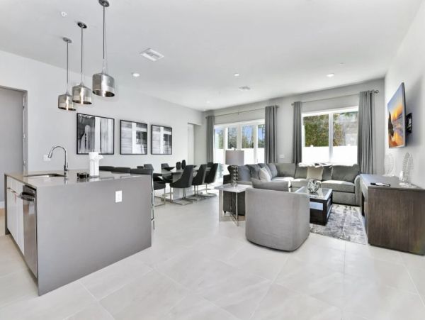 Orlando Four Bedroom Luxury Vacation Residence