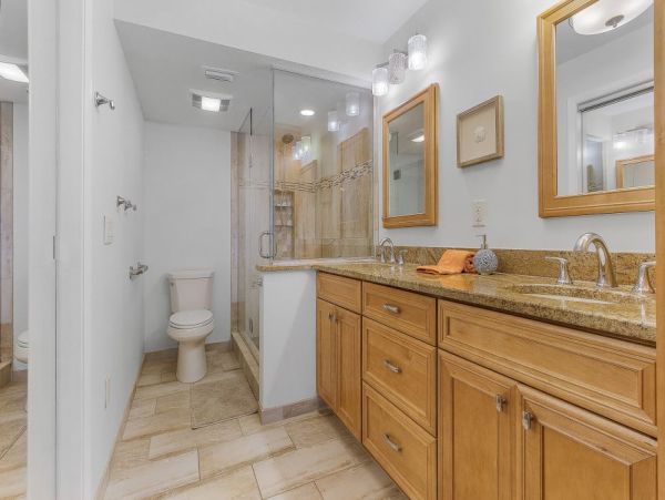 Cape Coral Beautifully Appointed 2-Bedroom Condo