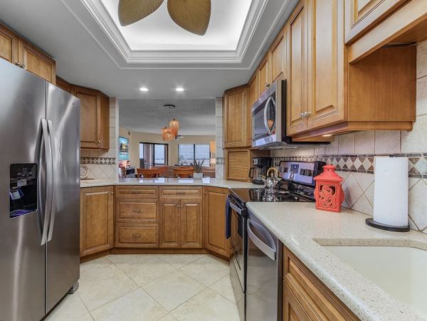 Cape Coral Beautifully Appointed 2-Bedroom Condo
