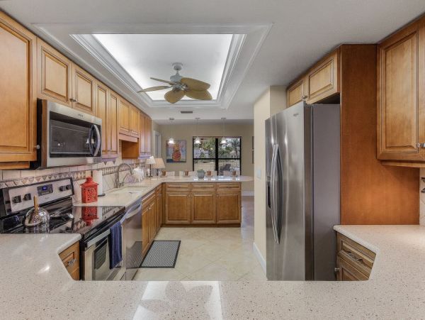 Cape Coral Beautifully Appointed 2-Bedroom Condo