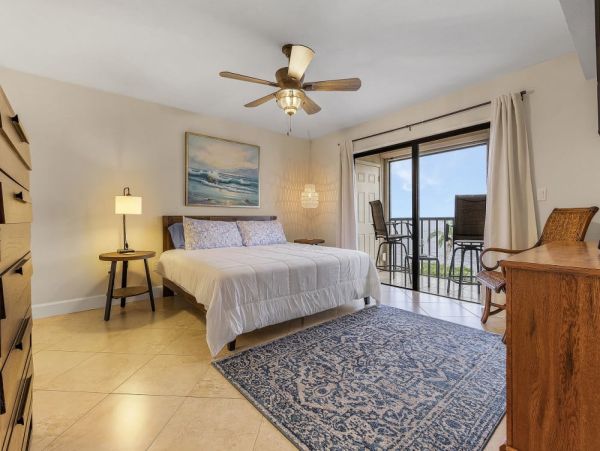 Cape Coral Beautifully Appointed 2-Bedroom Condo